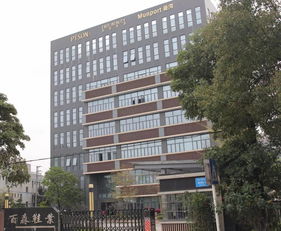 坪地一工廠準(zhǔn)備了3萬雙鞋2千個(gè)包,準(zhǔn)備刷爆你的朋友圈